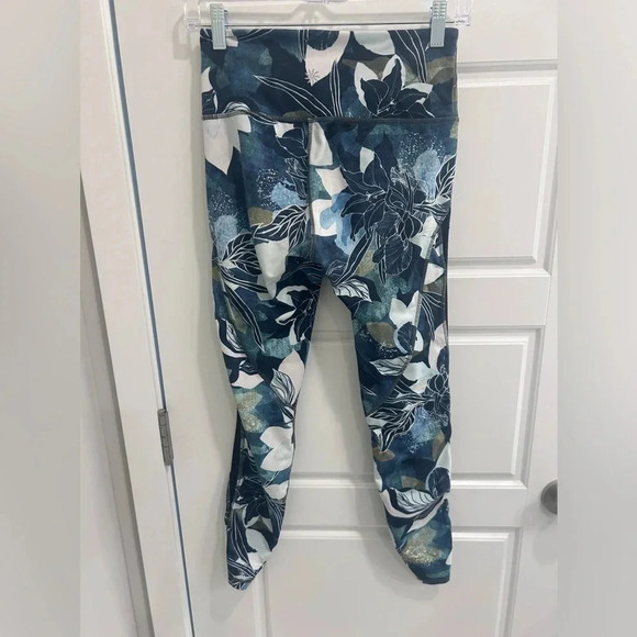 ATHLETA floral leggings. Size XS - Picture 4 of 5